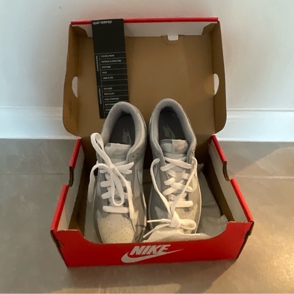 Nike Dunk Low kid size 3y
Two-Toned Grey (GS) sneakers - Picture 2 of 16